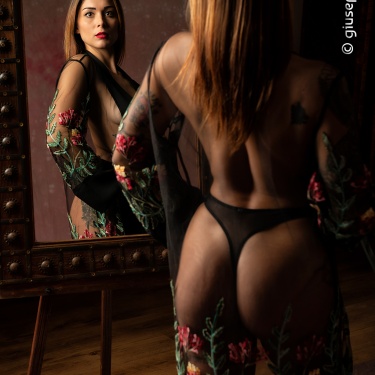 Arianna Pazienza - "The mirror" ♫