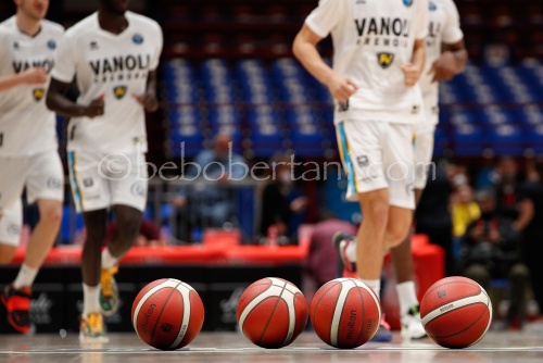 Vanoli Cremona's players warm up